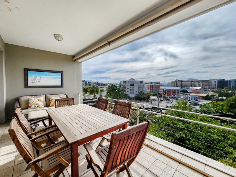 Luxury Marina Living - Photo 3