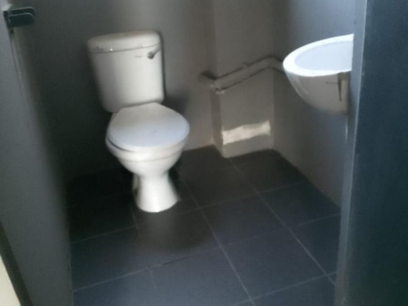 Investment Opportunity – Fully Equipped Tavern for Sale in Mfuleni | R1,350,000 - Photo 10