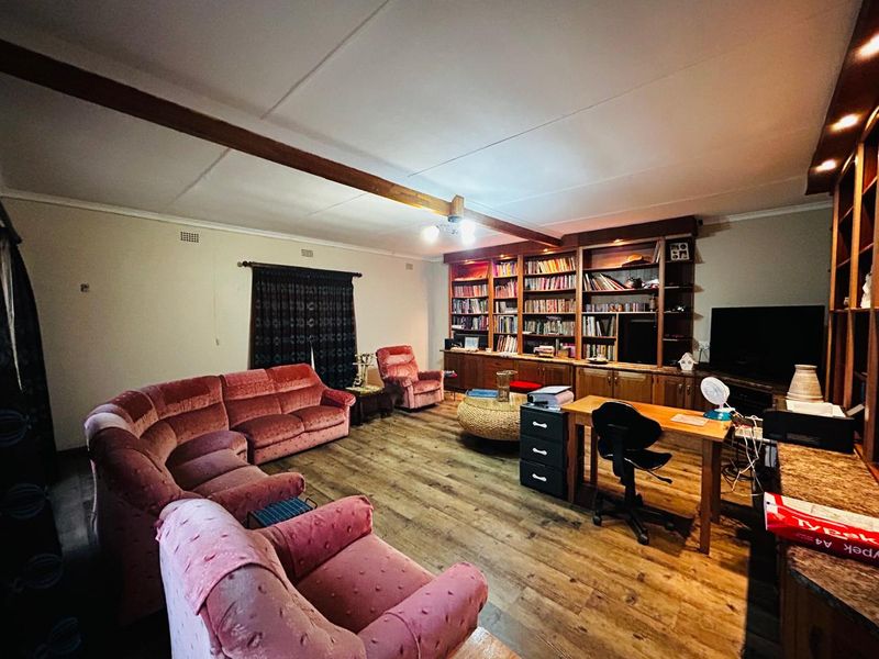 Spacious family home - Photo 5