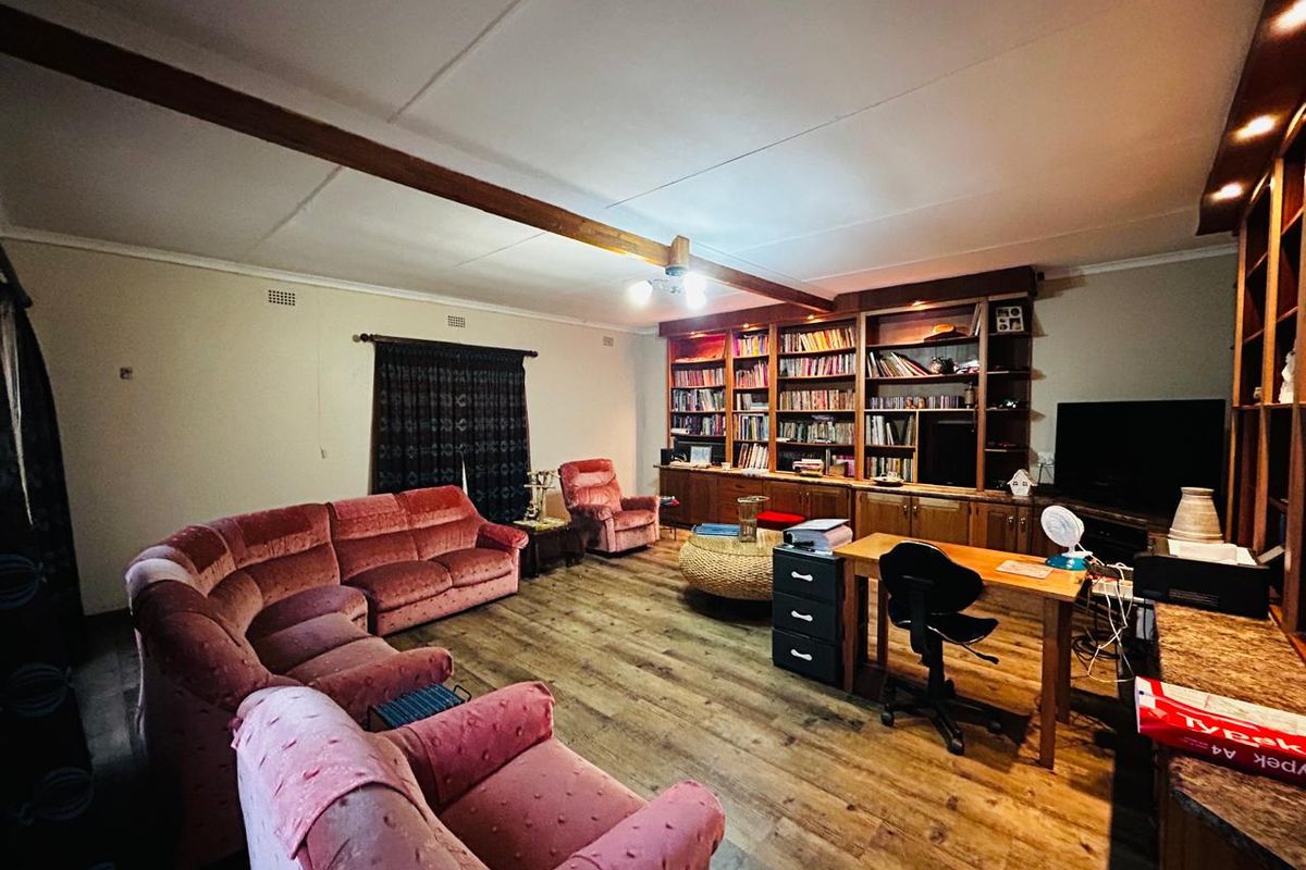 Spacious family home - Photo 5