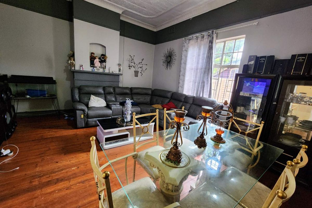 Unbeatable Versatility: High-Exposure Property Perfect for Business or family home - Photo 4