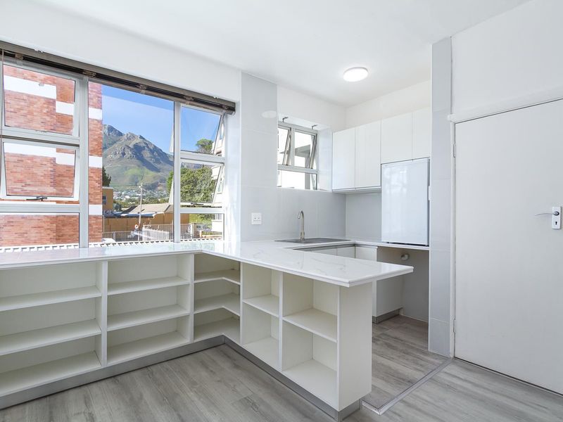 UNFURNISHED STUDIO APARTMENT - Photo 1