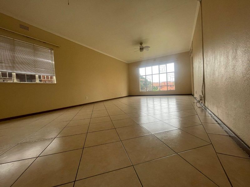 Spacious 2-Bedroom Unit in Prime Location – Move-In Ready! - Photo 6