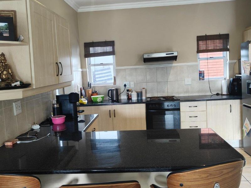 Investor’s Dream: 3-Bed, 2-Bath Duplex on Golf Estate - Photo 6