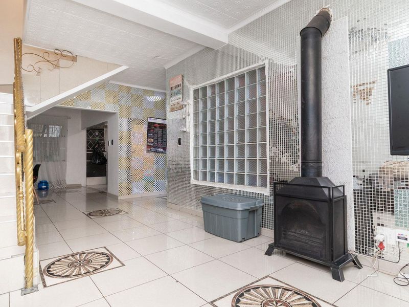 Open-Plan Elegance: Your Dream Townhouse Awaits! - Photo 6