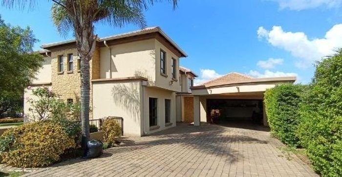 Property #2405020, House For Sale in Blue Valley Golf Estate