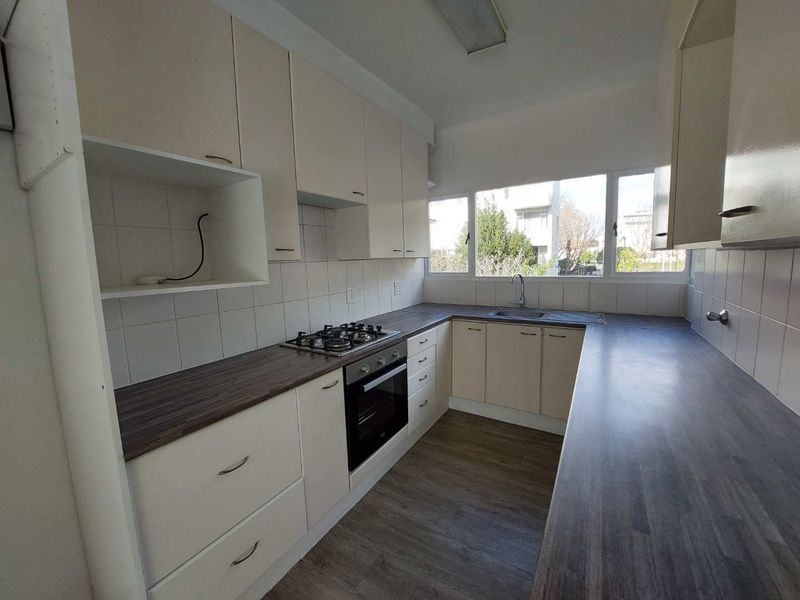 Spacious 3-Bedroom Apartment To Rent - Photo 7