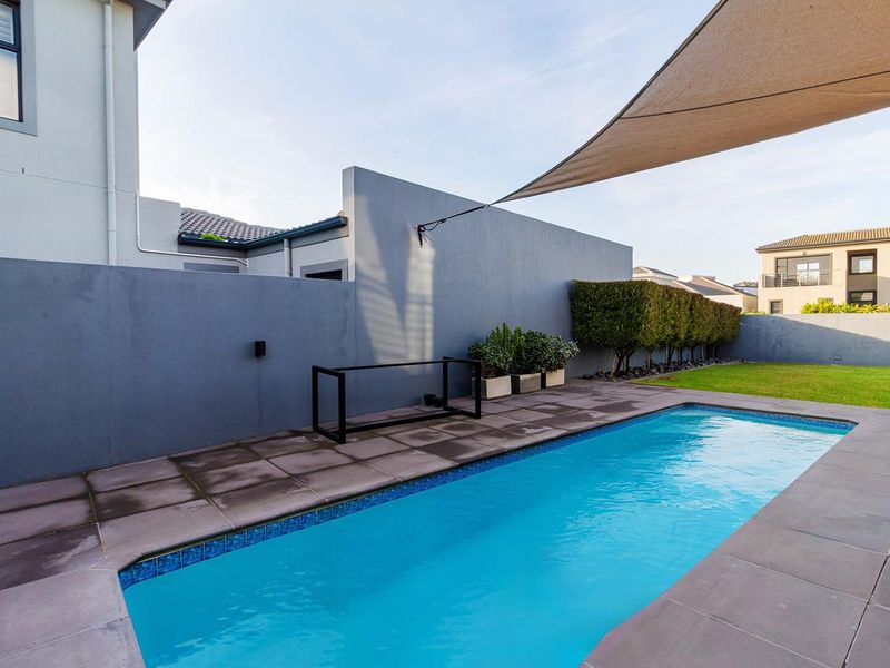 Exceptional Off-the-Grid Luxury Living in Prestigious Sagewood Estate - Photo 8