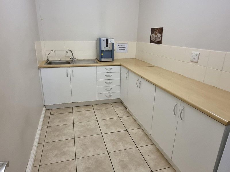 Ground Floor Office in Beautiful Business Park - Photo 9