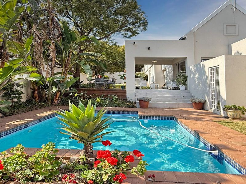 Elegant Family Home in Excellent Estate - Photo 3