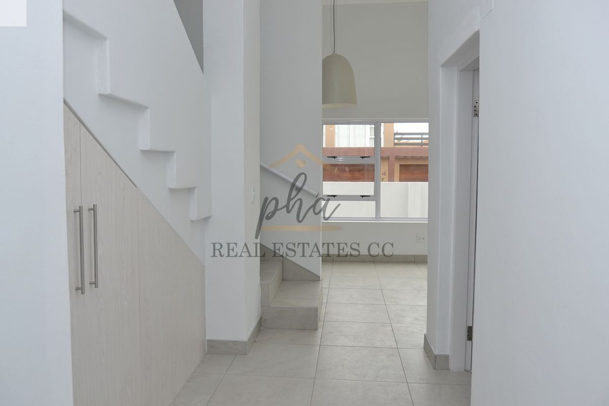 Property that seamlessly blends comfort - Photo 3