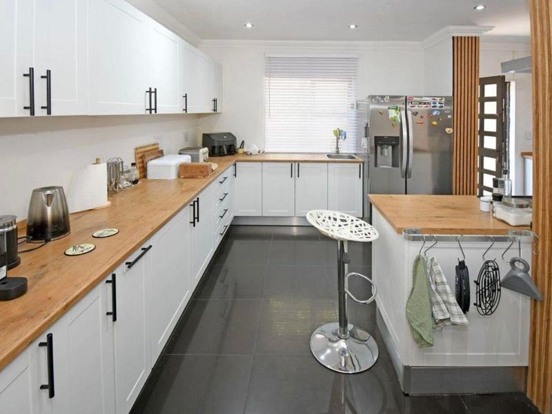 6 Bedroom House For Sale In Noordgang Ext 11 - Photo 2