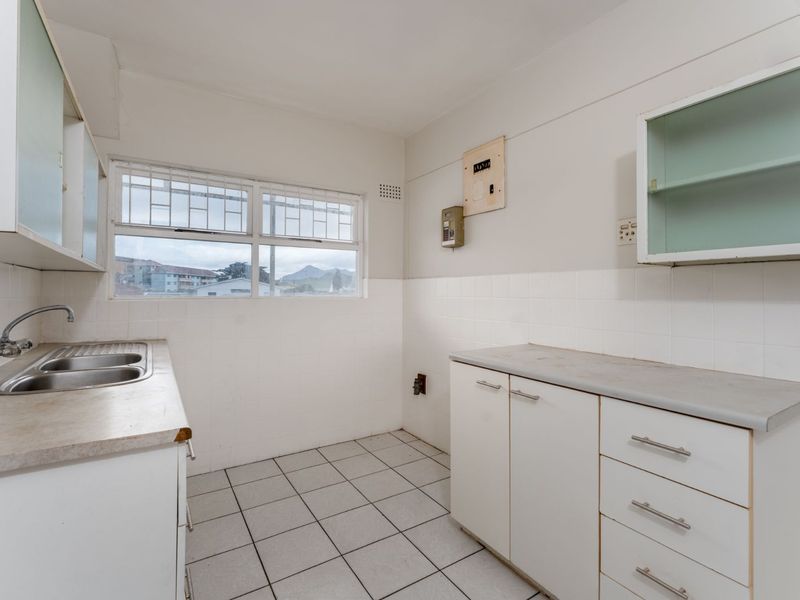 Sunny Apartment in the Heart of Fish Hoek – An Investor's Opportunity - Photo 4