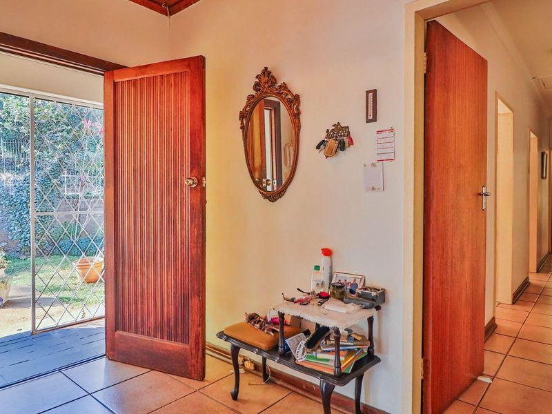 Spacious Family Home in Hayfields - Photo 4