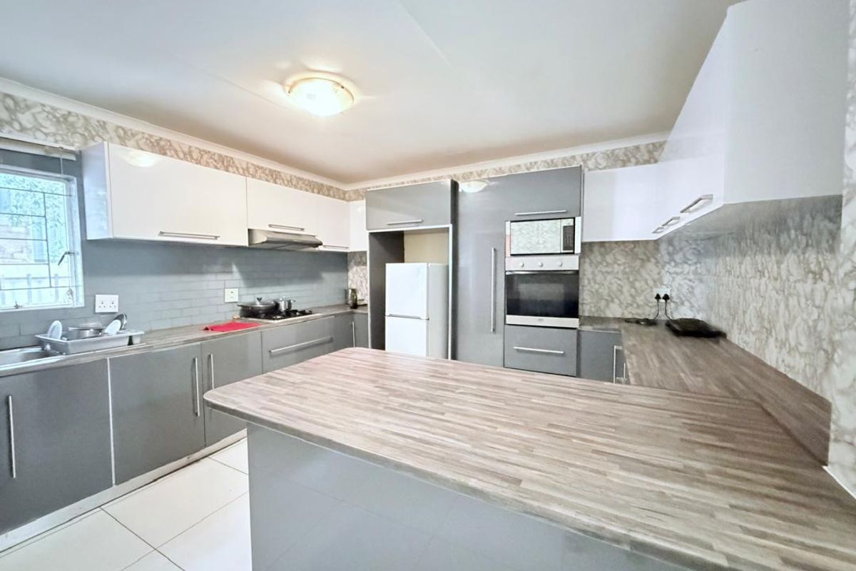 🏡✨ TO RENT | Elegant Family Home in Hochland Park (Tauben Glen) ✨🏡 - Photo 4