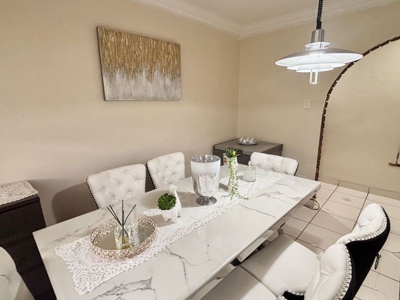 Modern Family Home with Separate 4-Bedroom Flatlet and Poolside Living - Photo 6