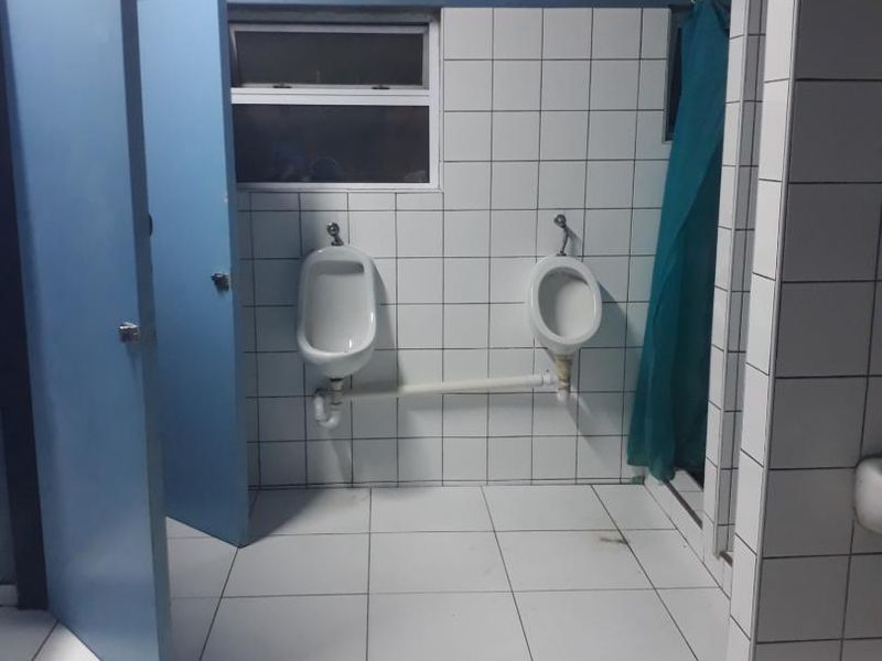 Well-located building with numerous potential - Photo 9