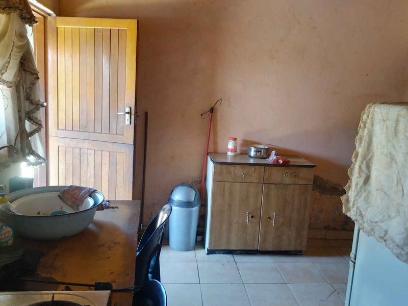 3 bedrooms house for sale in Soshanguve HH - Photo 6