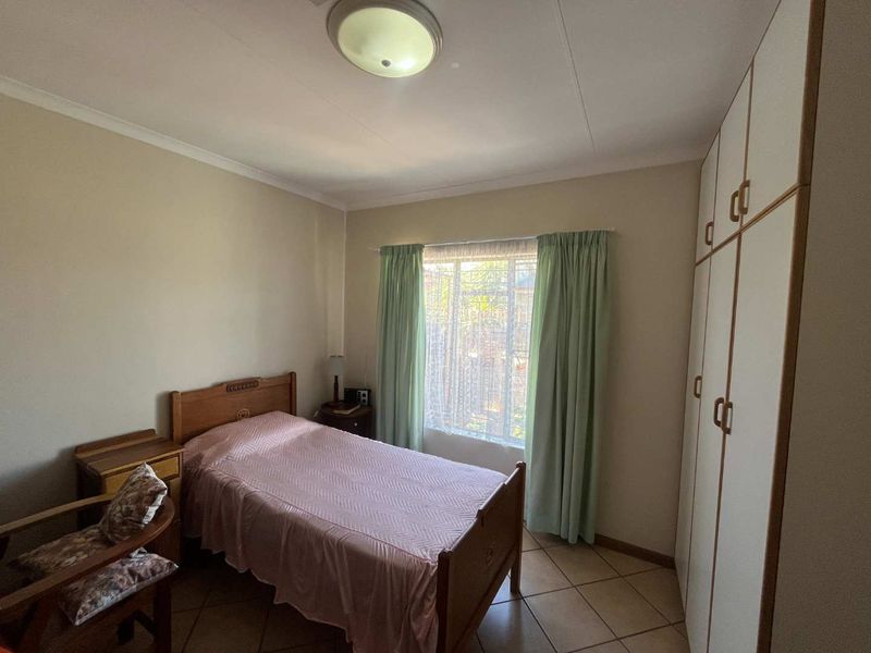 Immaculate 3-Bedroom Townhouse in a Sought-After Complex - Photo 9