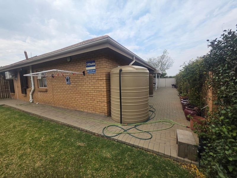 Beautiful 2-Bedroom Townhouse in Stellenryk Retirement Village - Photo 4