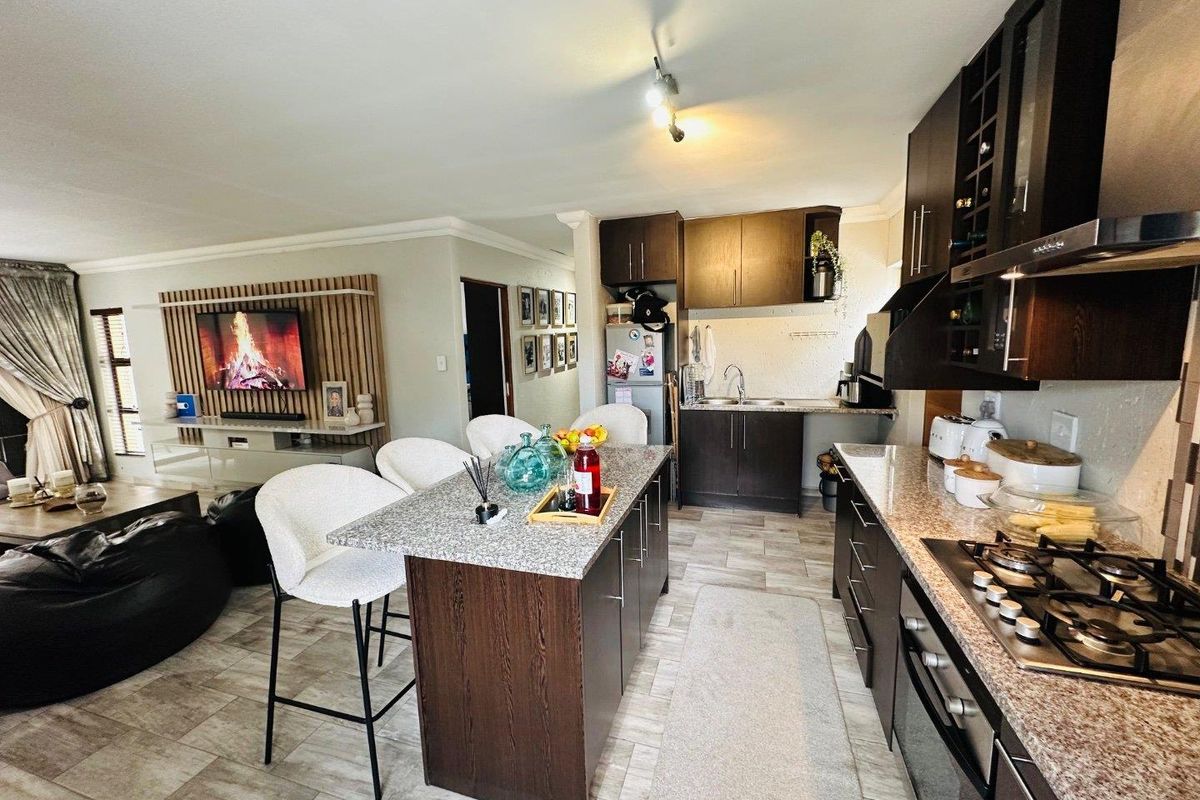 A MODERN HOUSE - Photo 3