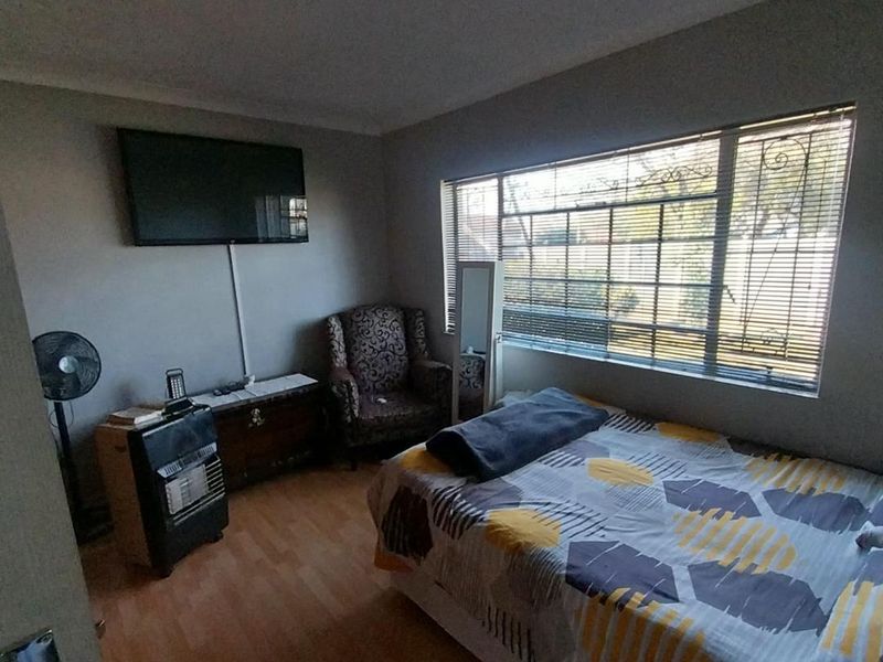Dual Living: Main House + Self-Contained 2-Bed Flatlet - Photo 7