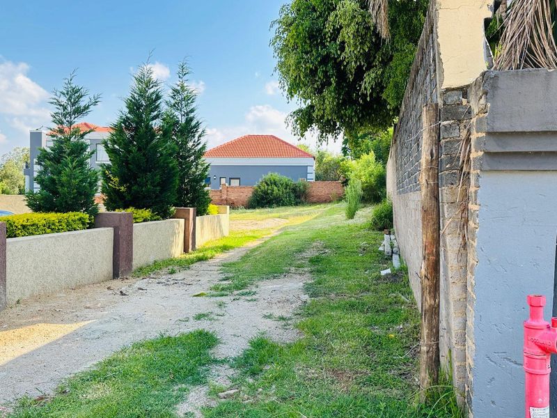 Prime Vacant Stand Overlooking the Fairway For Sale at Blue Valley Golf Estate - Photo 8