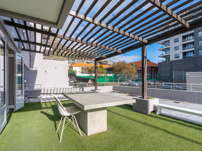 Spacious 2-Bedroom with Wrap-Around Terrace in Prime Location - Photo 2