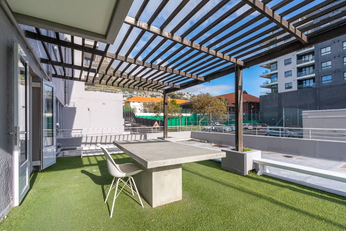 Spacious 2-Bedroom with Wrap-Around Terrace in Prime Location - Photo 2