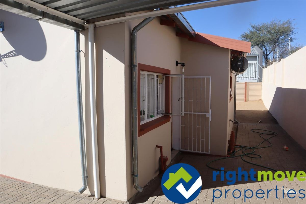 Want to be the owner of your own Complex? Look no further! Tenants in place already. - Photo 3