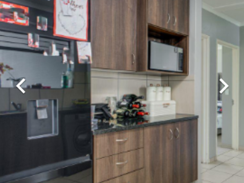 3 Bedroom ground floor unit - Photo 3