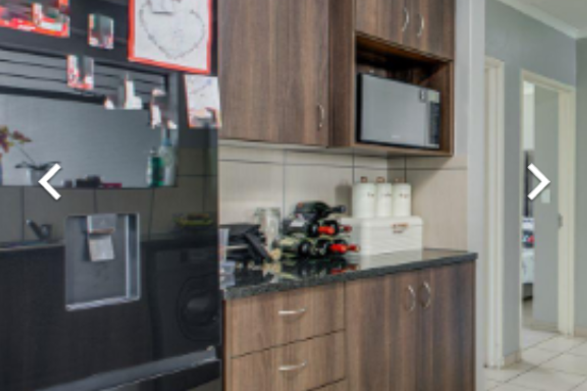 3 Bedroom ground floor unit - Photo 3