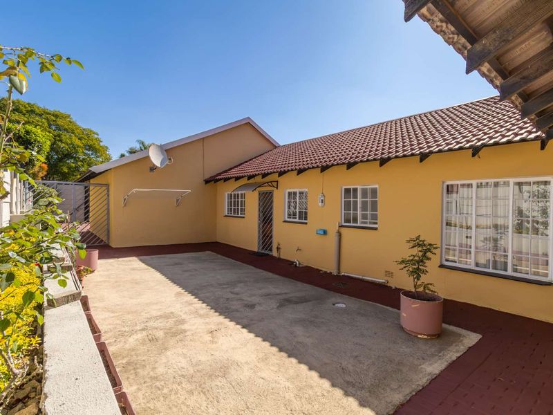 Bromhof Family Haven – Spacious, Stylish, and Smartly Designed for Modern Living - Photo 4