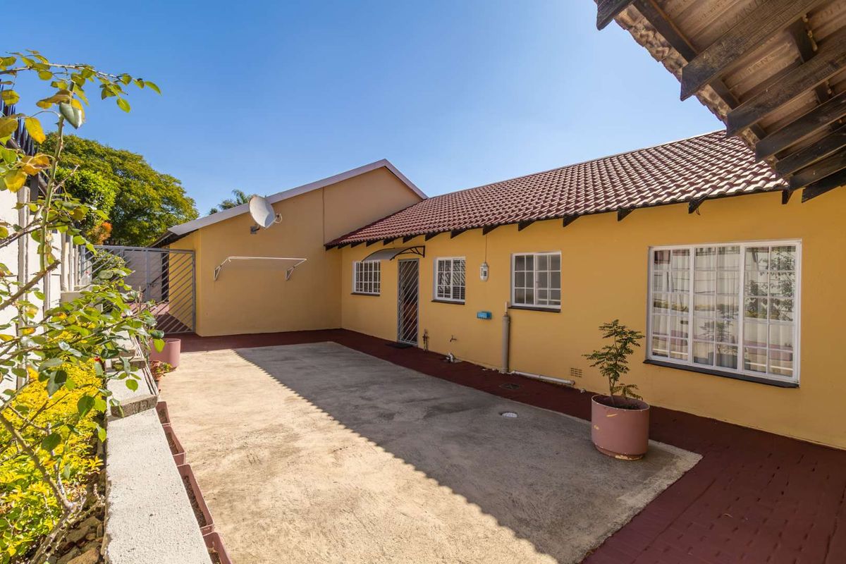 Bromhof Family Haven – Spacious, Stylish, and Smartly Designed for Modern Living - Photo 4