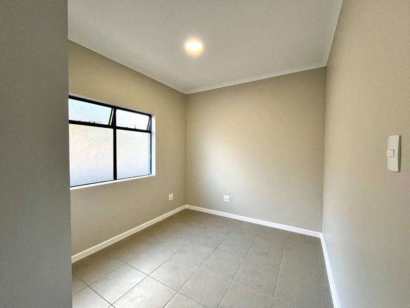 Brand New 2-Bed Apartment in The Woods Estate – Waterfall - Photo 7