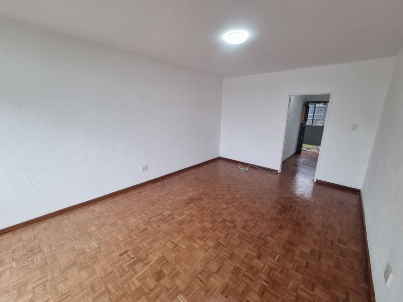 Unfurnished 1-Bedroom Apartment To Ret in Sea Point - Photo 10