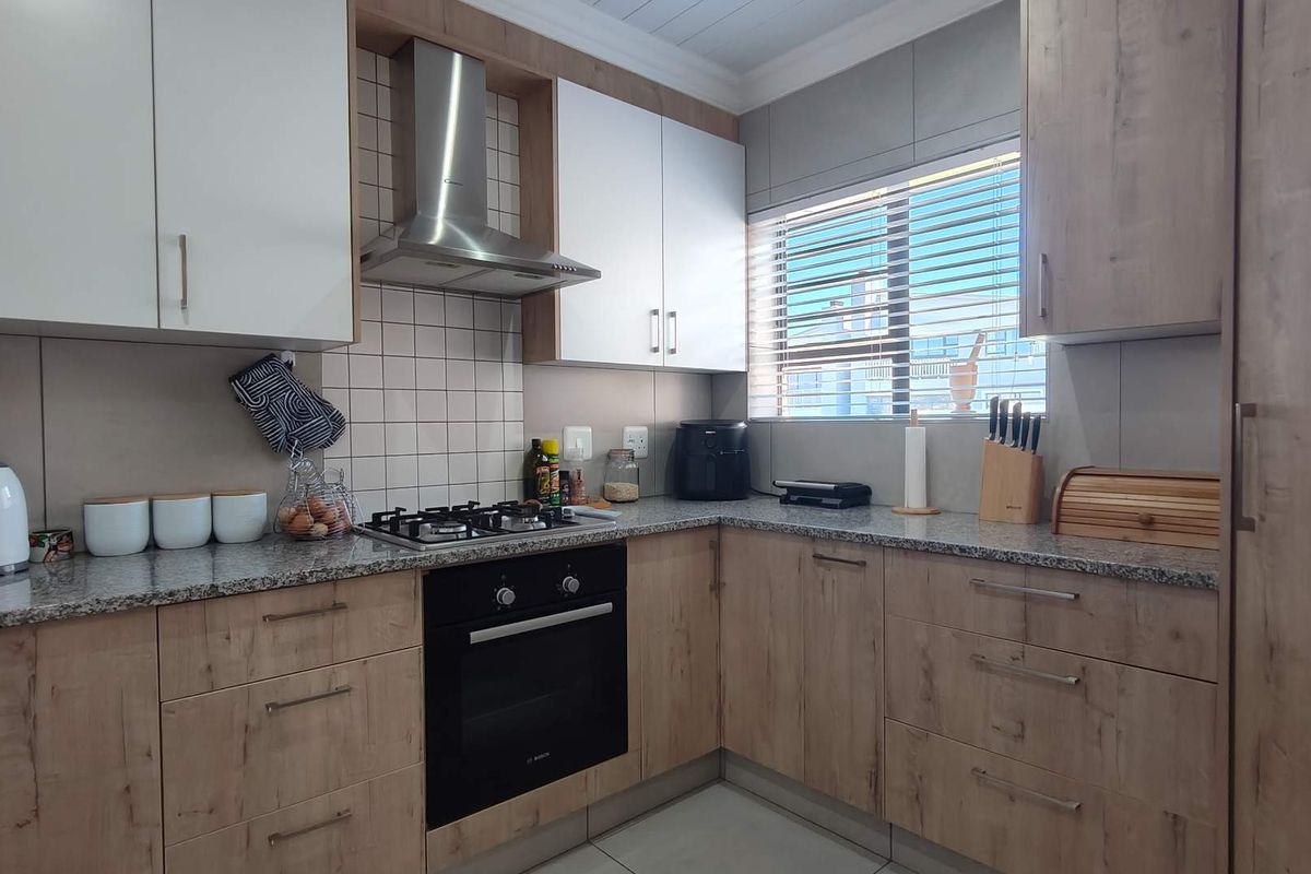 Charming Move-In Ready Single-Level Home - Photo 5