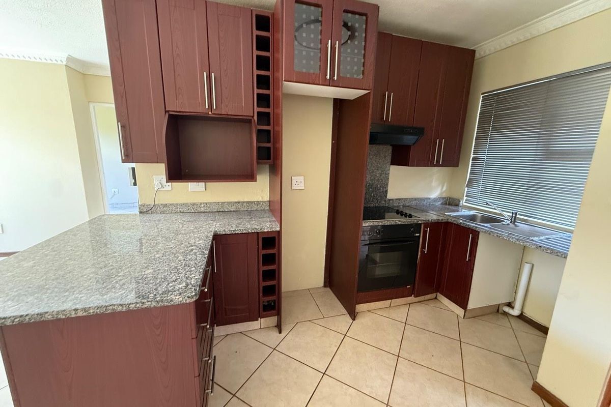 Charming 2bedroom with Garden: Steps from City Center! - Photo 4