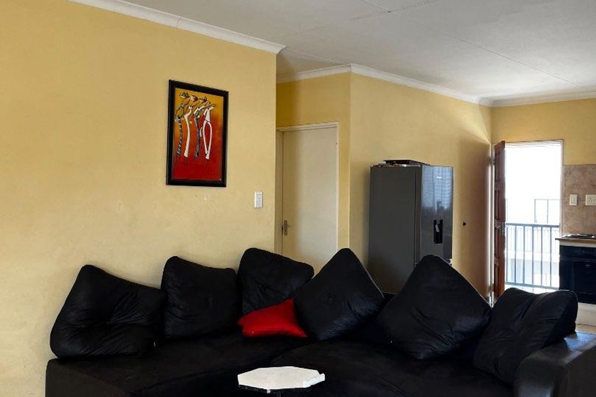 Upstairs Corner 2-Bed Flat — Wanaheda | N$650,000 (N$50,000 Below Valuation). - Photo 4