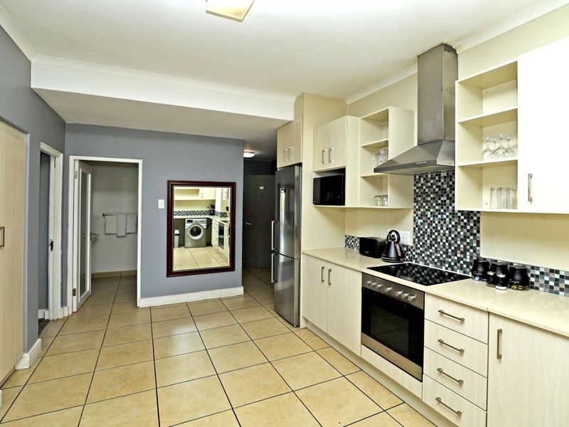 Stylish and Secure 2 bedroom Furnished apartment at The Cube Rivonia! - Photo 5