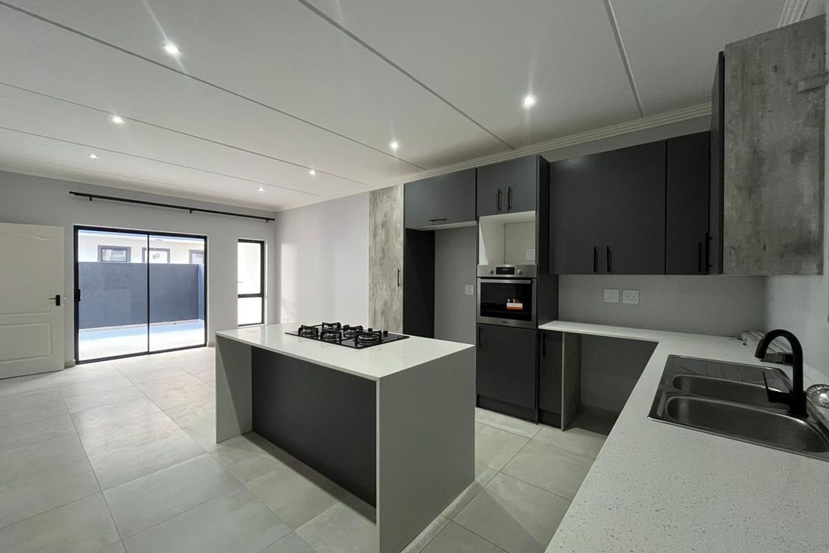 A MODERN APARTMENT IN BRYANSTON AWAITS YOU. - Photo 2