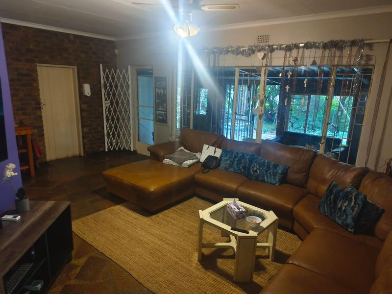 BEAUTIFUL 3 BEDROOM HOUSE FOR SALE IN SILVERTON RIDGE - Photo 9