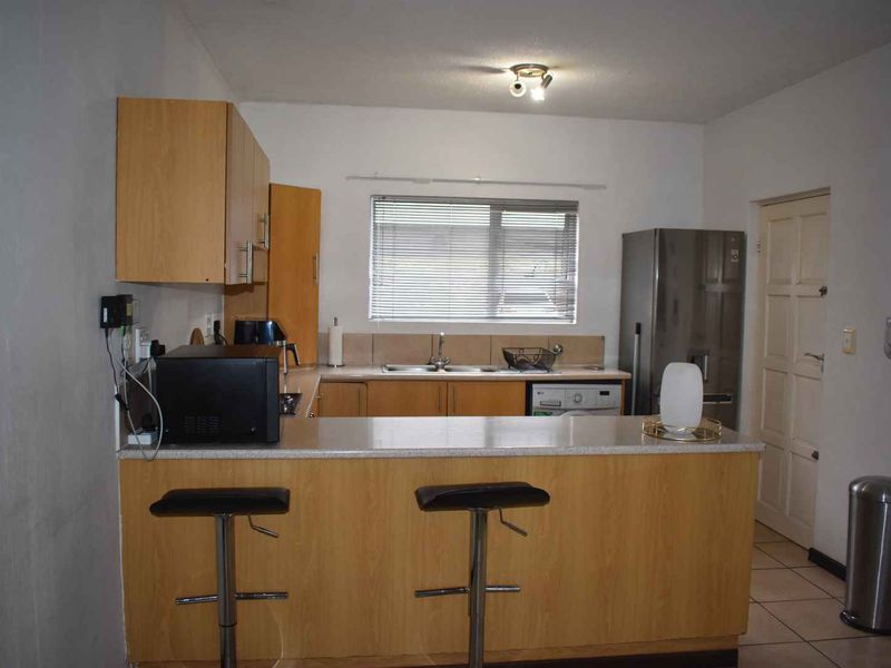Well positioned apartment in sought ater complex! - Photo 7