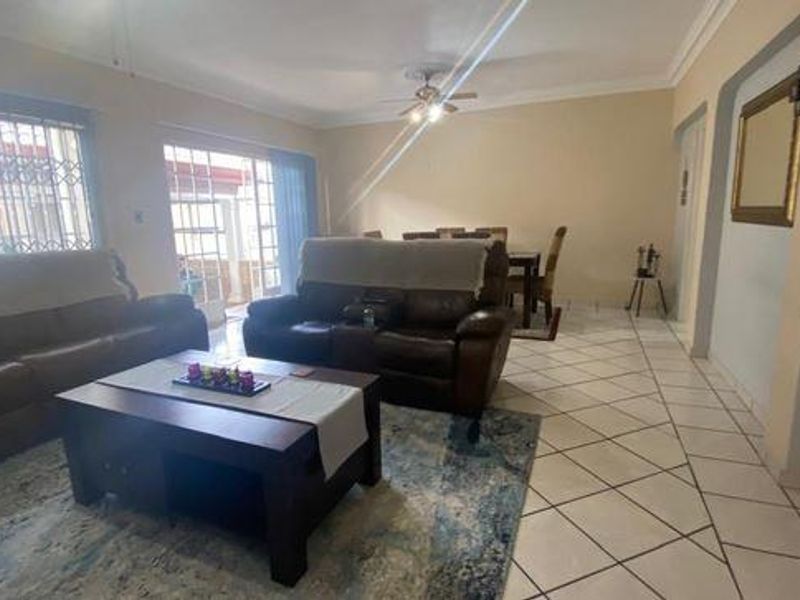 First Class Hidden Jewel - Photo 9