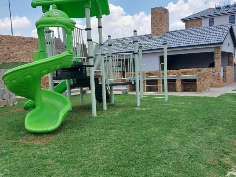 Ground floor Apartment R 575 000 -Eagles@Riverside - Photo 5