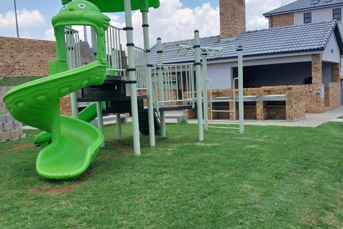 Ground floor Apartment R 575 000 -Eagles@Riverside - Photo 5