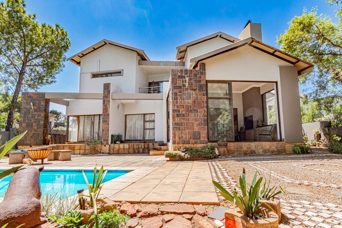 Large Family Home with Flatlet in Eye of Africa Golf Estate - Photo 5