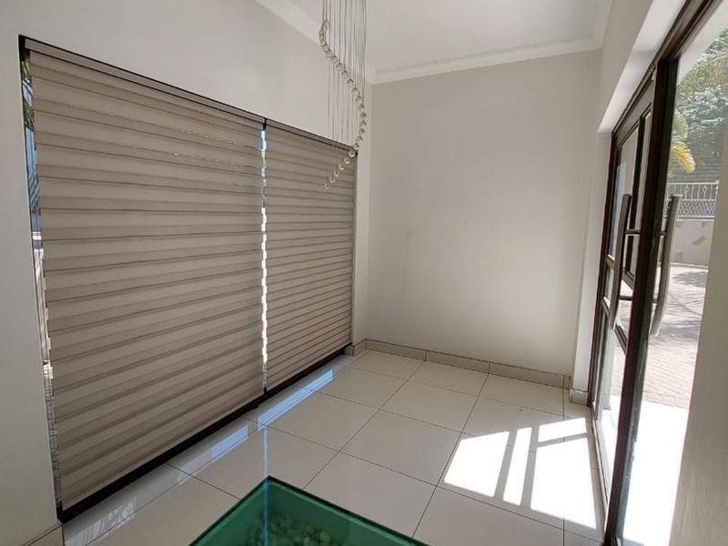5 Bedroom House TO LET in Suiderhof - Photo 5