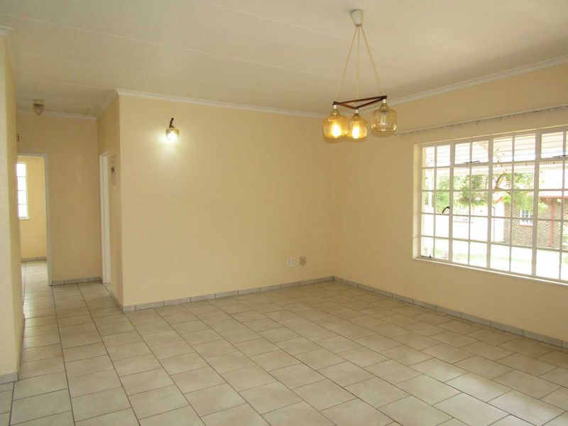 Charming two bedroom life rights home for the elderly. - Photo 2