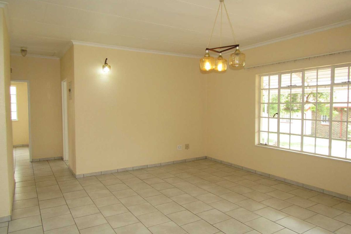 Charming two bedroom life rights home for the elderly. - Photo 2